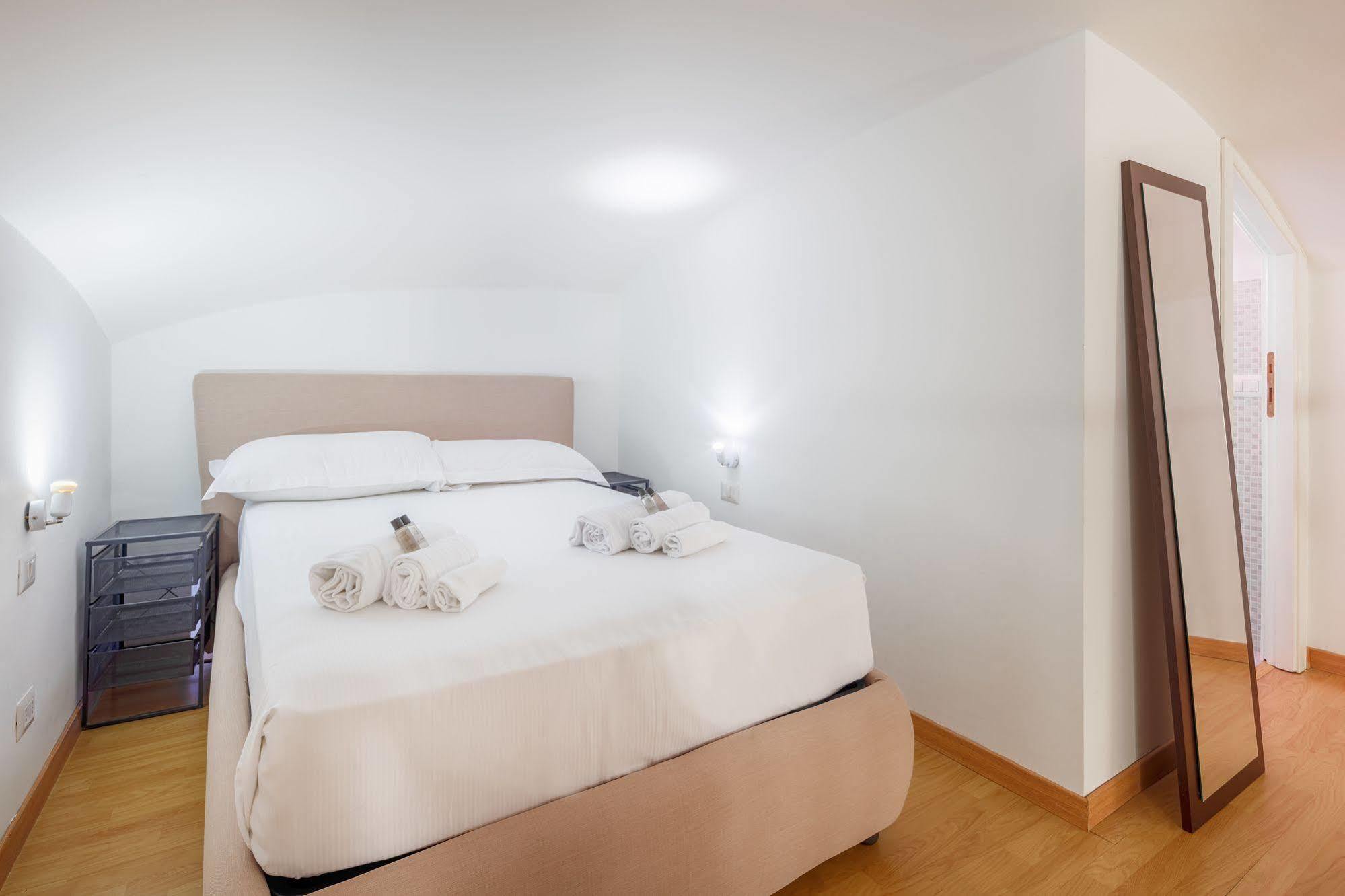 Nearhome Smart Suites Guest House Рим Экстерьер фото